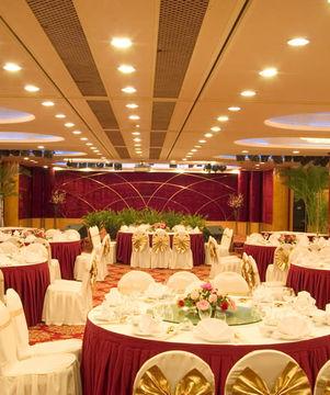 Golden Dragon Hotel Кунмин Екстериор снимка