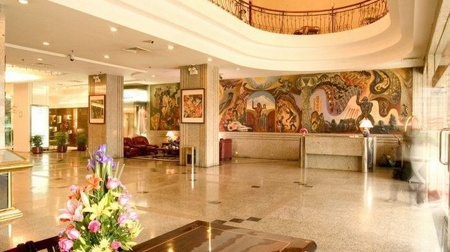Golden Dragon Hotel Кунмин Интериор снимка
