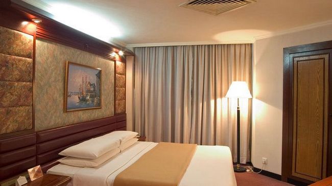 Golden Dragon Hotel Кунмин Удобства снимка