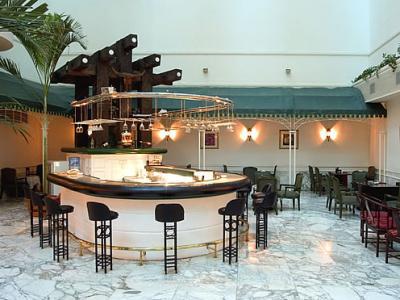 Golden Dragon Hotel Кунмин Екстериор снимка